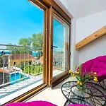 Villa Mia -three-bedroom With Swimming Pool *