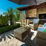 Villa Mia -three-bedroom With Swimming Pool *