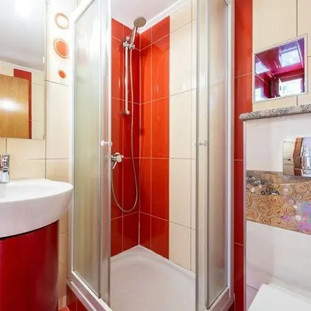 Вилла Mia -three-bedroom With Swimming Pool *