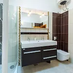 Mia -three-bedroom With Swimming Pool