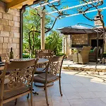 Mia -three-bedroom With Swimming Pool *