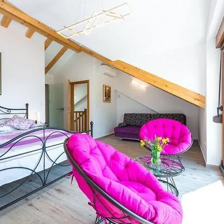 Mia -three-bedroom With Swimming Pool Трстено