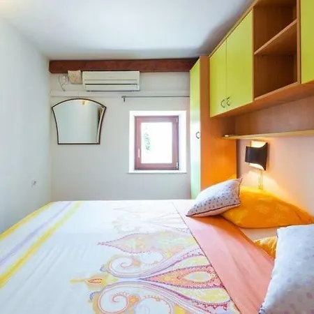 Вилла Mia -three-bedroom With Swimming Pool *