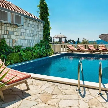 Вилла Mia -three-bedroom With Swimming Pool Трстено