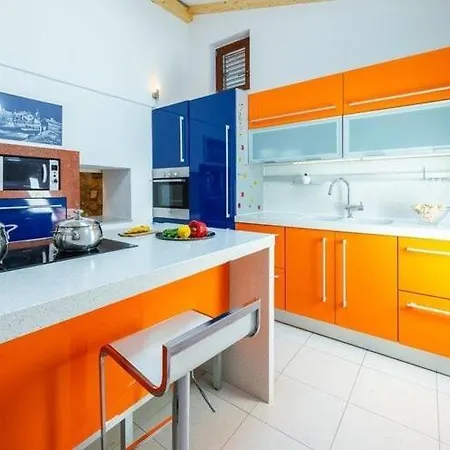 Mia -three-bedroom With Swimming Pool Вилла *