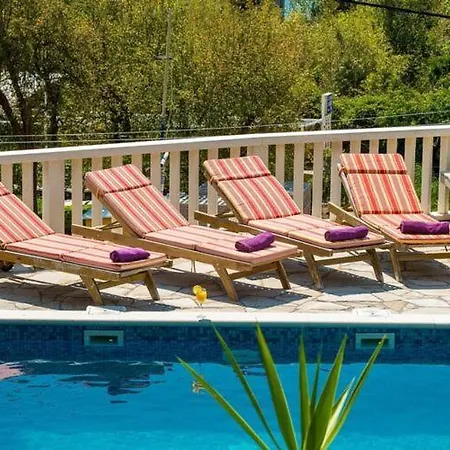 Вилла Mia -three-bedroom With Swimming Pool Трстено