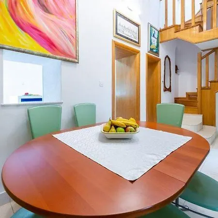 Mia -three-bedroom With Swimming Pool Трстено