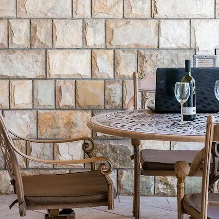 Mia -three-bedroom With Swimming Pool Трстено