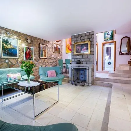 Mia -three-bedroom With Swimming Pool * Трстено