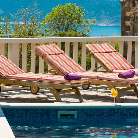 Mia -three-bedroom With Swimming Pool