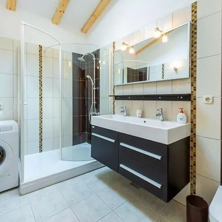 Вилла Mia -three-bedroom With Swimming Pool