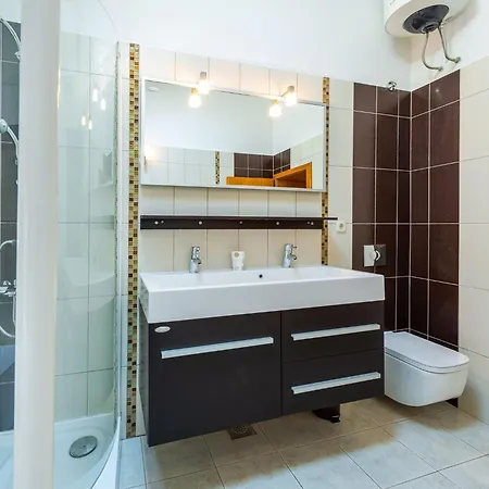 Mia -three-bedroom With Swimming Pool