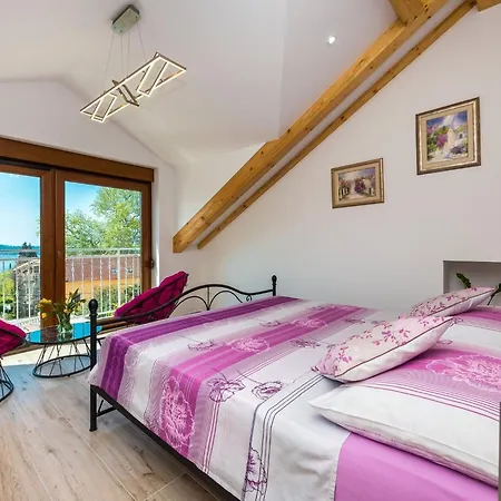 Вилла Mia -three-bedroom With Swimming Pool *