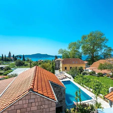 Mia -three-bedroom With Swimming Pool Вилла