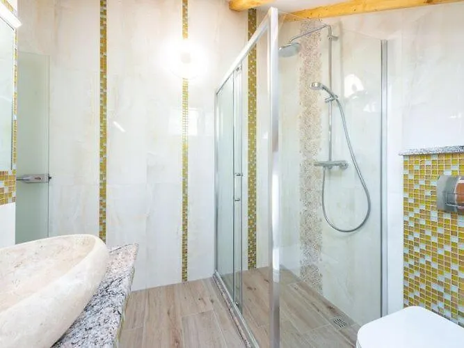 Villa Mia -three-bedroom With Swimming Pool *