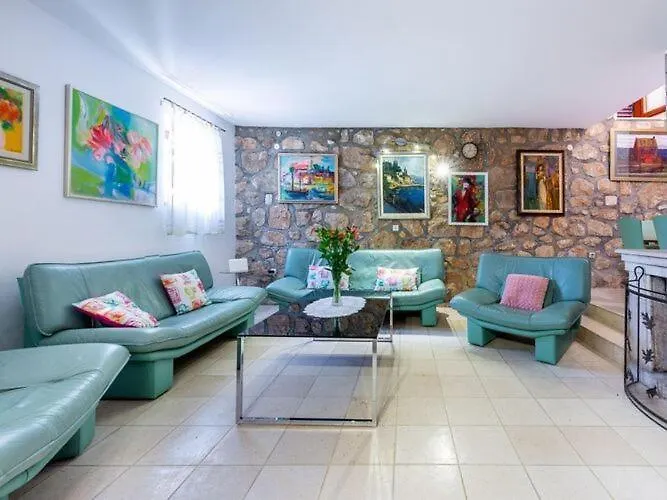 Mia -three-bedroom With Swimming Pool