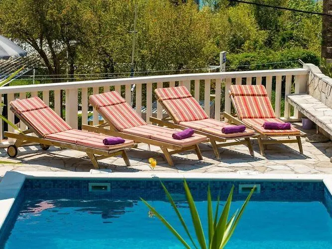 Villa Mia -three-bedroom With Swimming Pool Trsteno