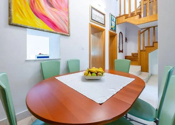 Mia -three-bedroom With Swimming Pool Trsteno