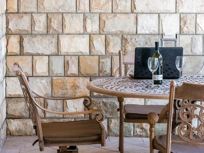 Mia -three-bedroom With Swimming Pool Trsteno