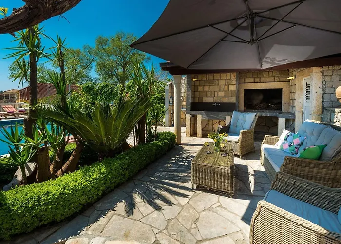 Mia -three-bedroom With Swimming Pool Trsteno