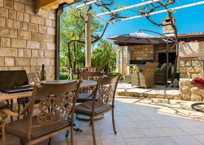 Mia -three-bedroom With Swimming Pool *